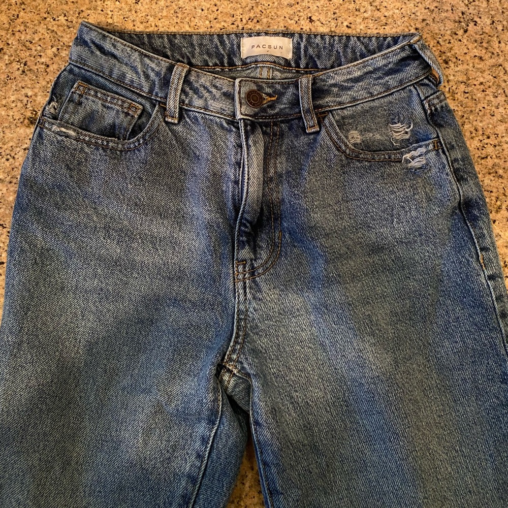 Pacsun mom jeans, super flattering!